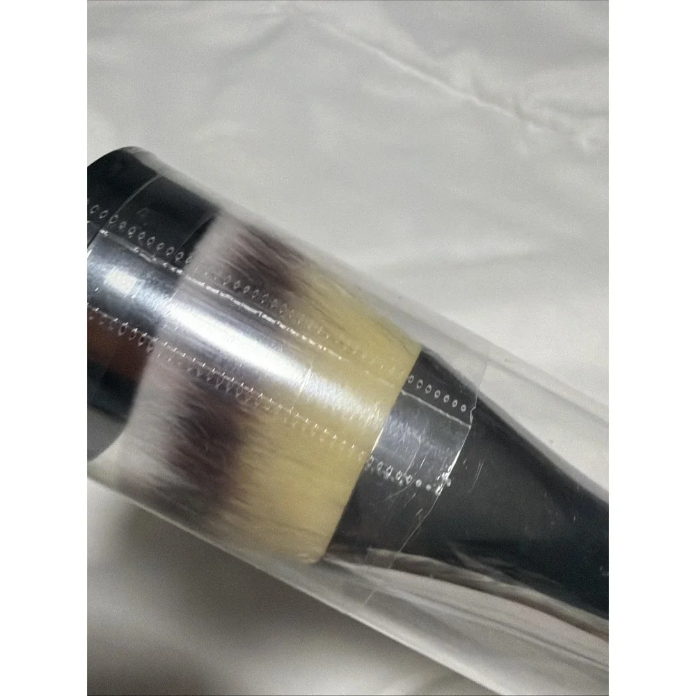 IT Cosmetics Heavenly Luxe Bye Bye Foundation Brush No. 22
